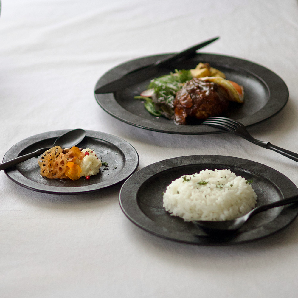 軽くて割れない食器・カトラリー ARAS・エイラス 丸皿 中 HC 電子レンジ対応